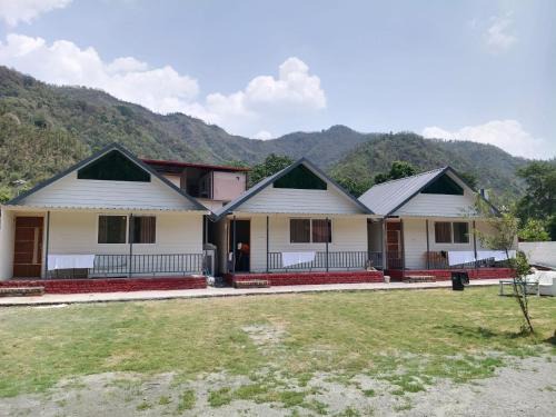Bullawala Hotel | Petals Cafe & Resort