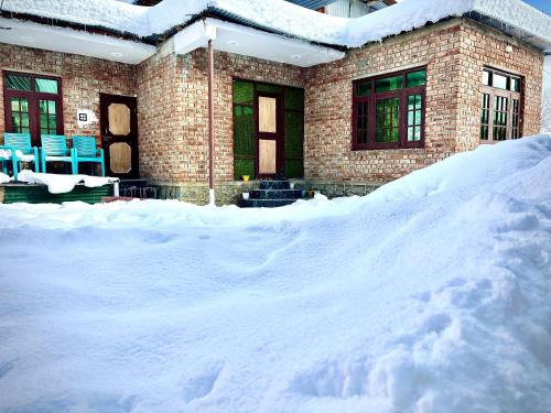 Srinagar House | Pine Guest House sawan tangmarg