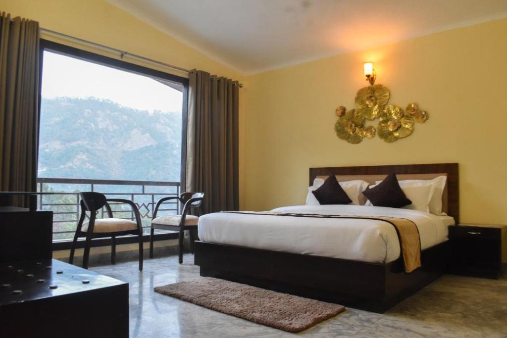 Kumarhatti Hotel | Pinewood Manor