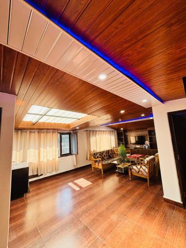 Shimla Apartment | Pinewood View Homestay