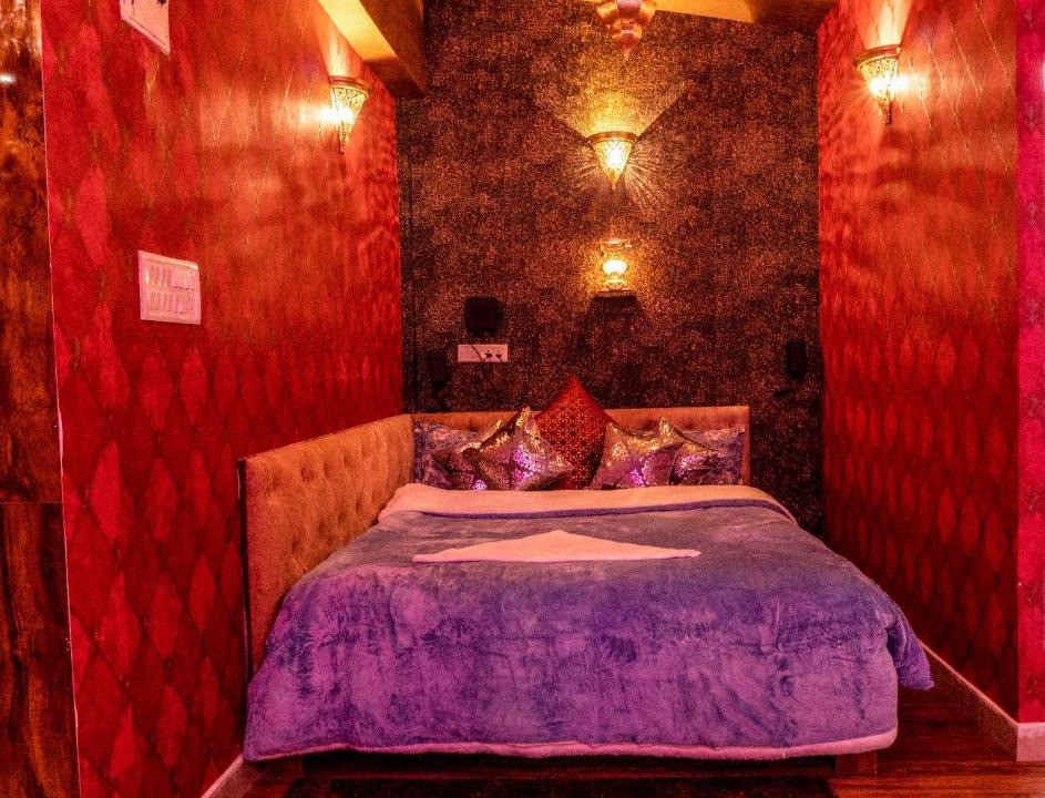 Koramangala Hotel | pink floyd koramangala