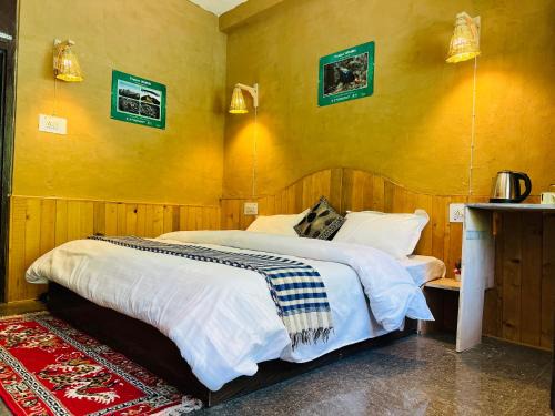 Banjar House | Pond & Stone Homestay