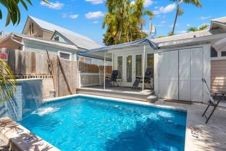 Downtown Apartment | Poolside Suite