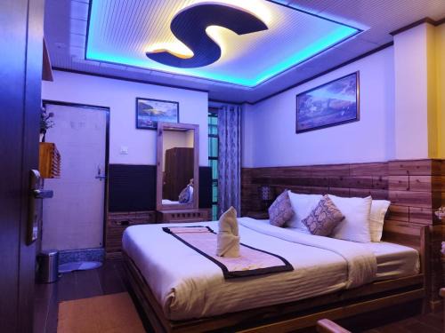 Mirik Hotel | Pradhan Hotel Mirik Lake Side