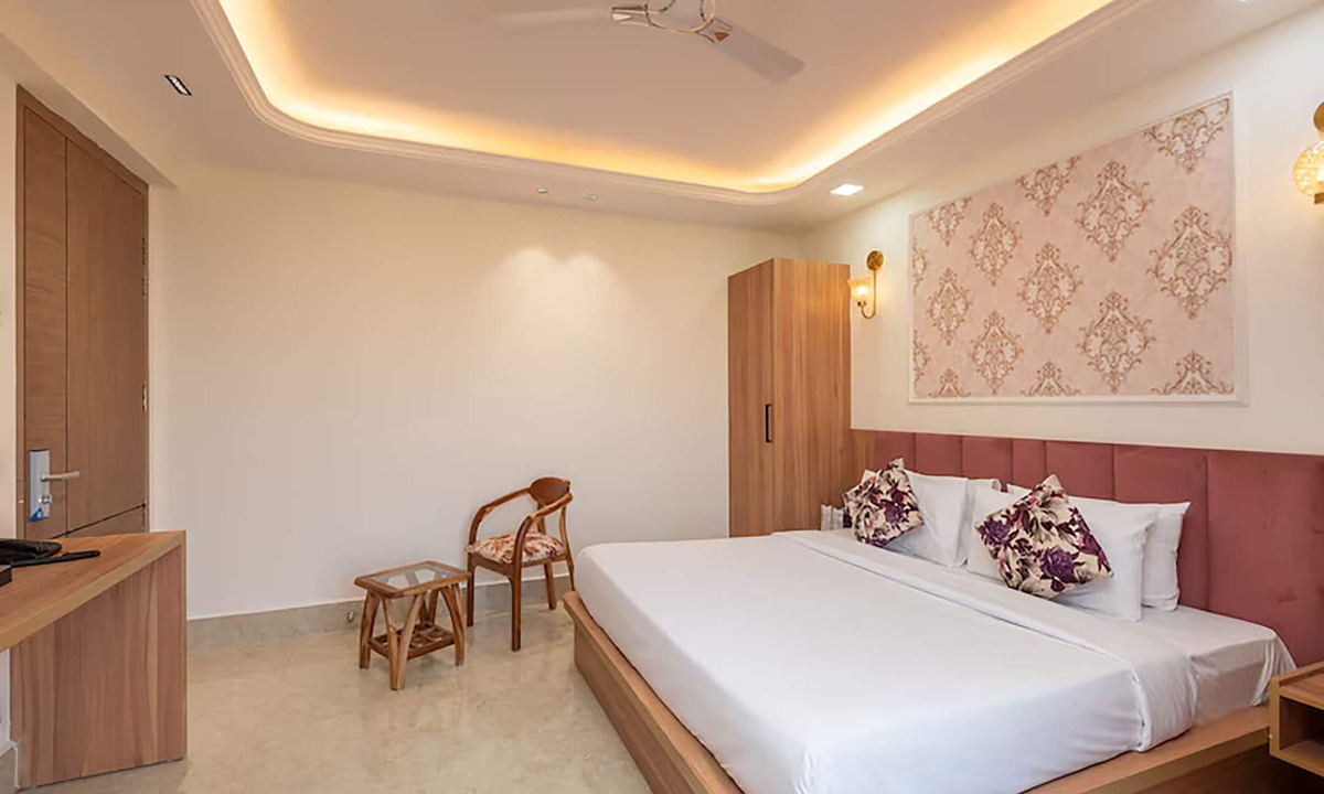 DLF Phase 5 Hotel | Qotel Signature - Golf Course Road