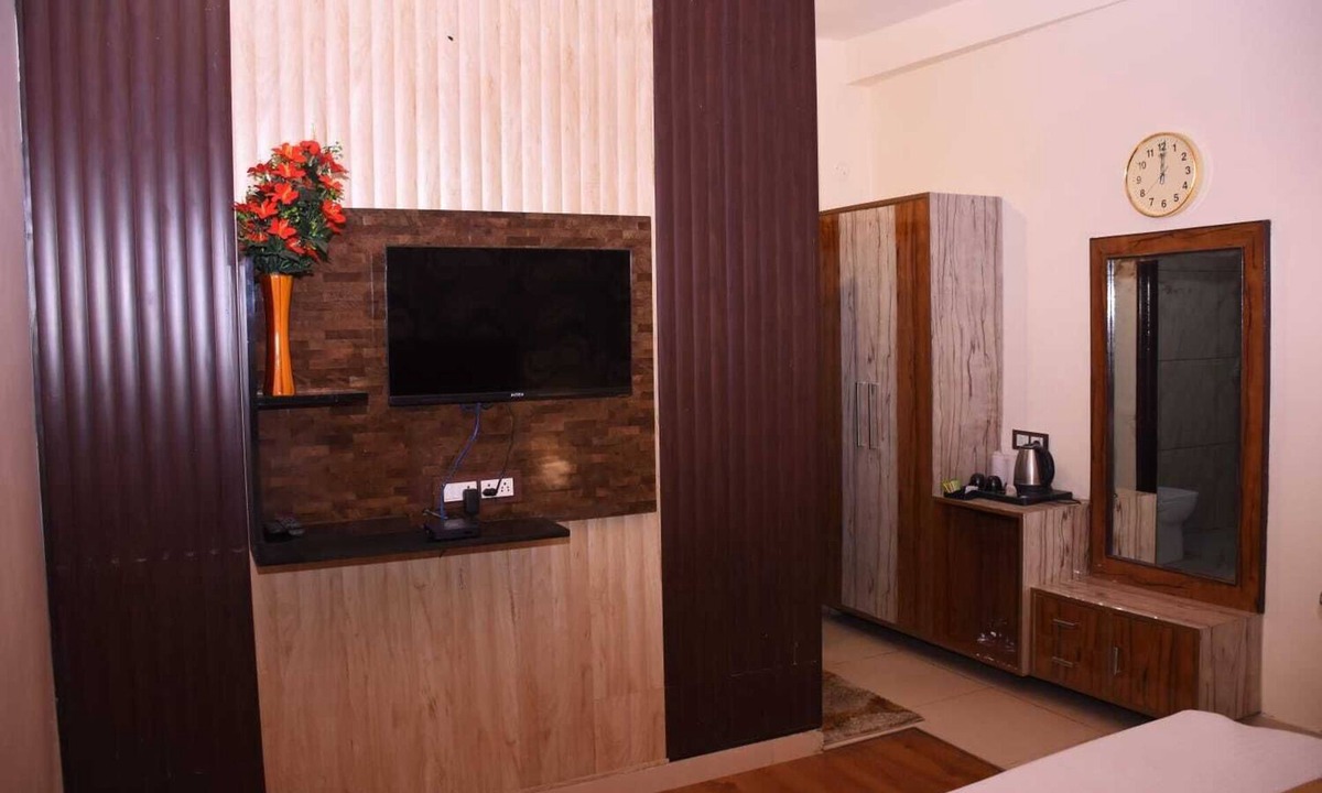 Meerut Hotel | Rajhans Regency near sohrab gate