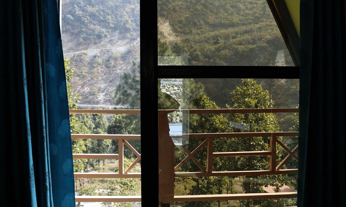 Lansdowne Hotel | Rakatal Rocks Resort