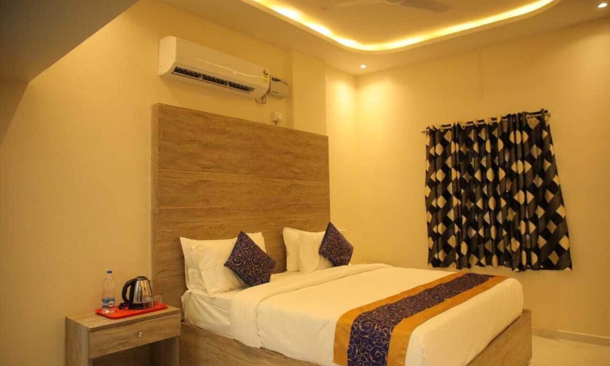 Nungambakkam Hotel | REDFOX