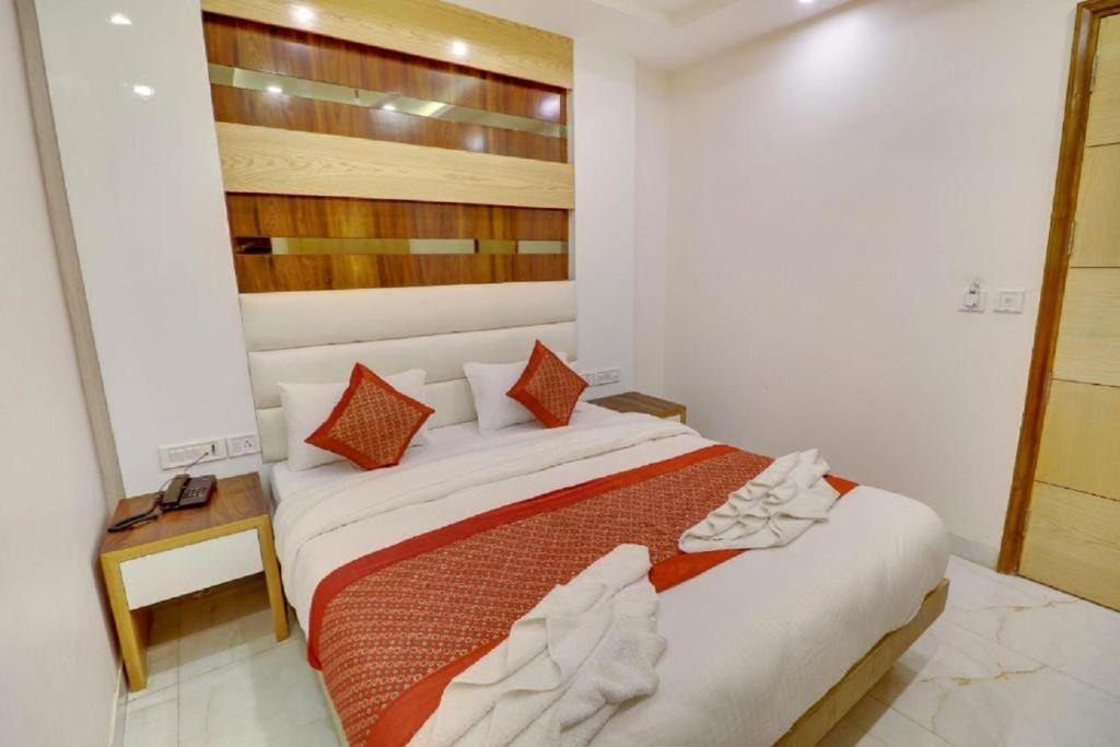 Paharganj Hotel | Revels Plum Hotel at New Delhi Railway Station