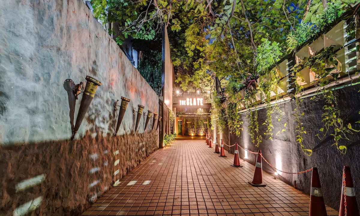 Thousand Lights West Hotel | RG Suites Slate