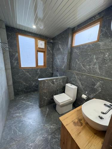 Ghiyagi House | Riverdale Cottage and Cafe Jibhi