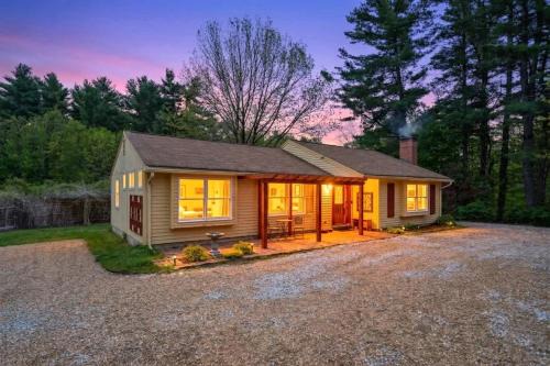 Epping House | Riverfront 2BR Home King Suite Patio & Grill