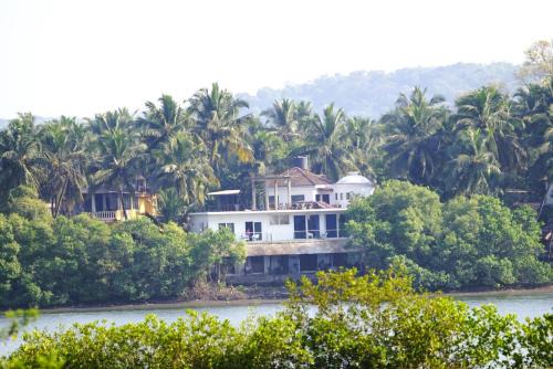 Kudal Apartment | Riverfront Grand By GikiJoy