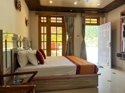Dalhousie House | Rock Mountain Premium Homestay, Dalhousie Family & Couple Friendly Relaxing Stay Away from Crowd