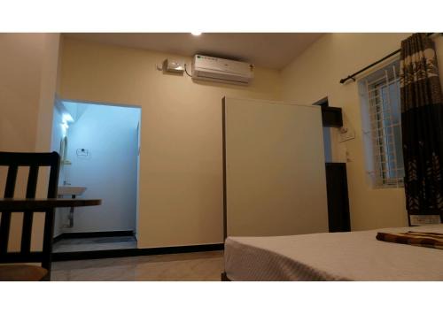 Udumalaipettai Bed & Breakfast | Room Stay non bookable