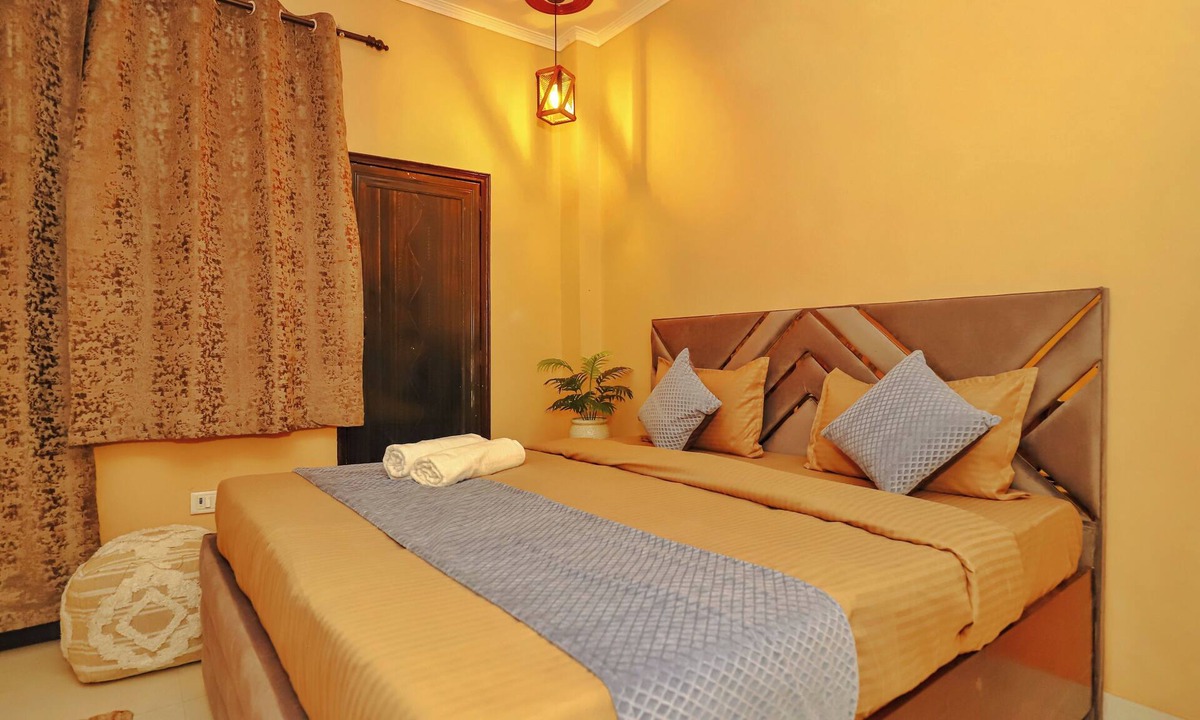Lajpat Nagar Hotel | Roomshala 112 Hotel Blissbourn
