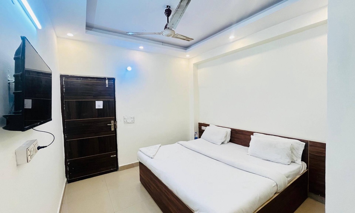 Mayur Vihar Phase 1 Hotel | Roomshala Hotel Pub G