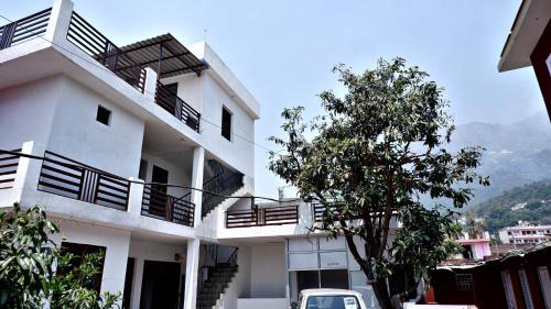 Katra House | Saatvik Homestay with Free Pickup & Drop for Vaishno Devi Yatra