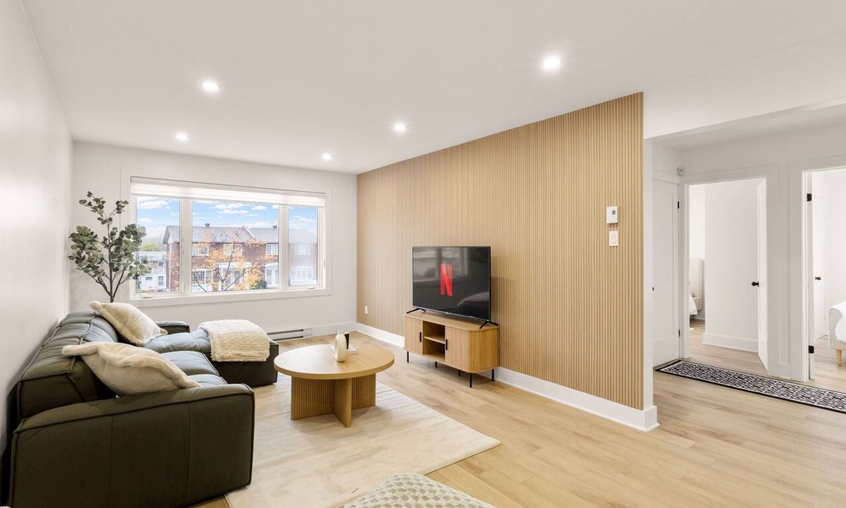 Laval House | Samson Haven |3 BR | 10 Min to Airport & PlaceBell