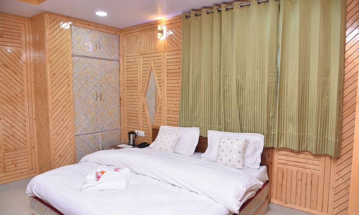 Sarahan Hotel | Sarahan Holliday Inn