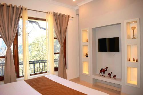 The Mall Road House | Sarins 'Mistville' 4BHK Villa Mall Road