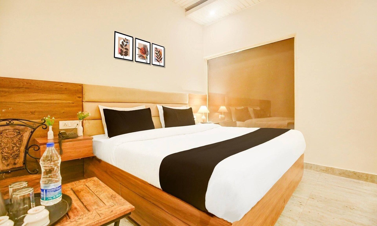 Zirakpur House | Saver Double Hotel O Chandigarh Road