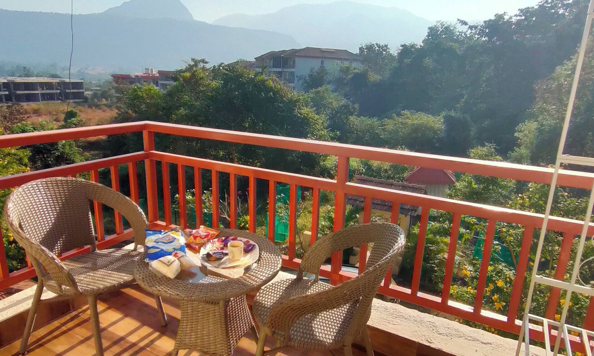 Karjat Apartment | Scenic View of Mountains with Projector for relaxed Stay with friends and family
