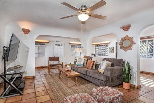 Three Rivers House | Sequoia Riverfront Main House With Beach Access
