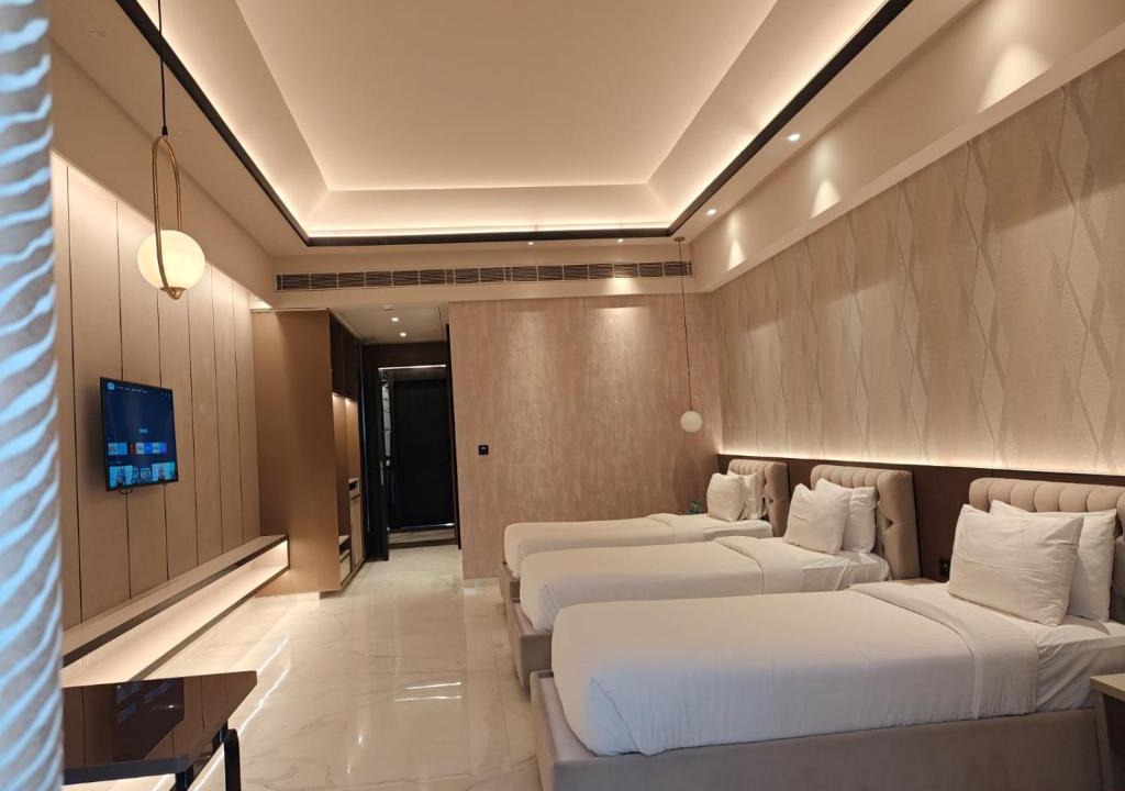 Mira Road East Hotel | Seven Eleven Hotels and Club