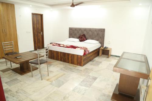 Munirka Bed & Breakfast | Shanti Residency