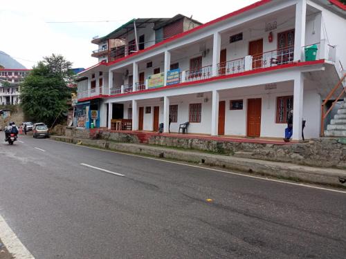 Pauri House | Sheesh Mahal Tourist lodge