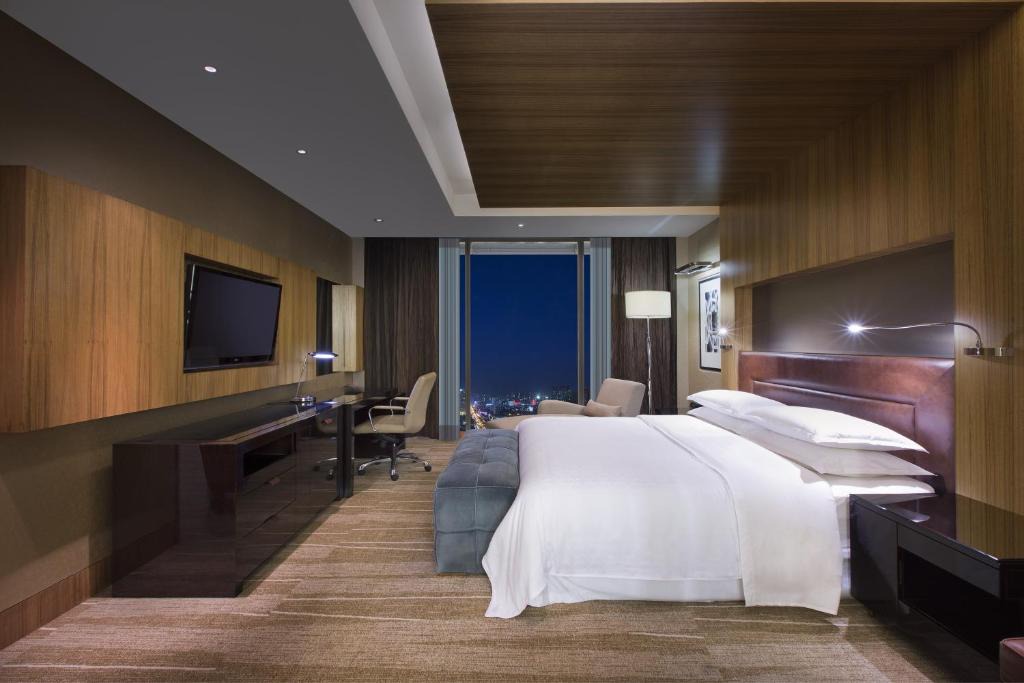 Rajajinagar Hotel | Sheraton Grand Bangalore Hotel at Brigade Gateway
