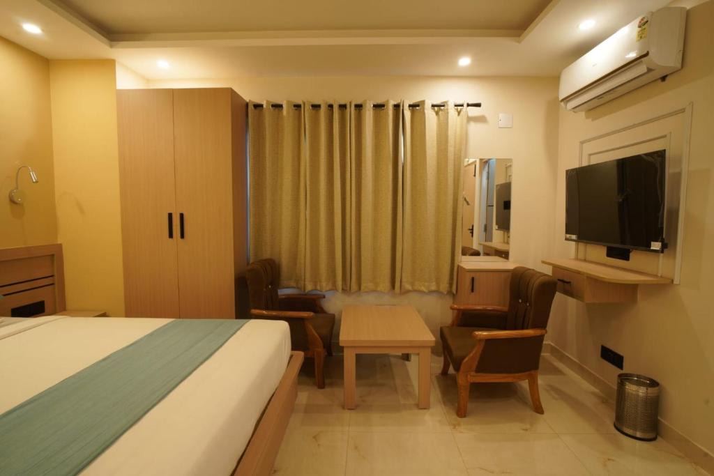Almora Hotel | Shree Goljyu Palace