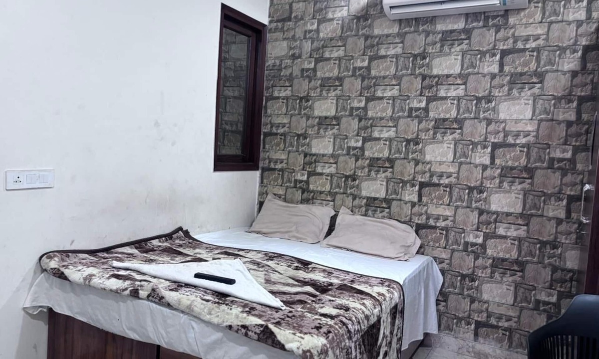Delhi House | Shree Ji Hotel Stay Room