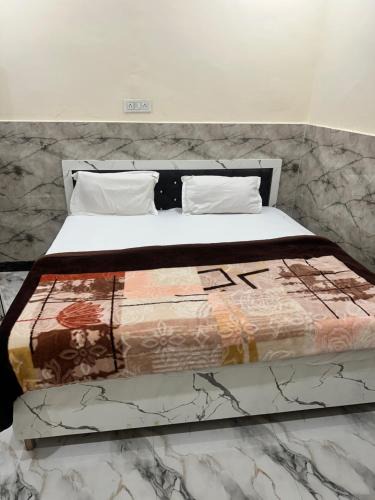 Barsana House | shri kishori ju guest house