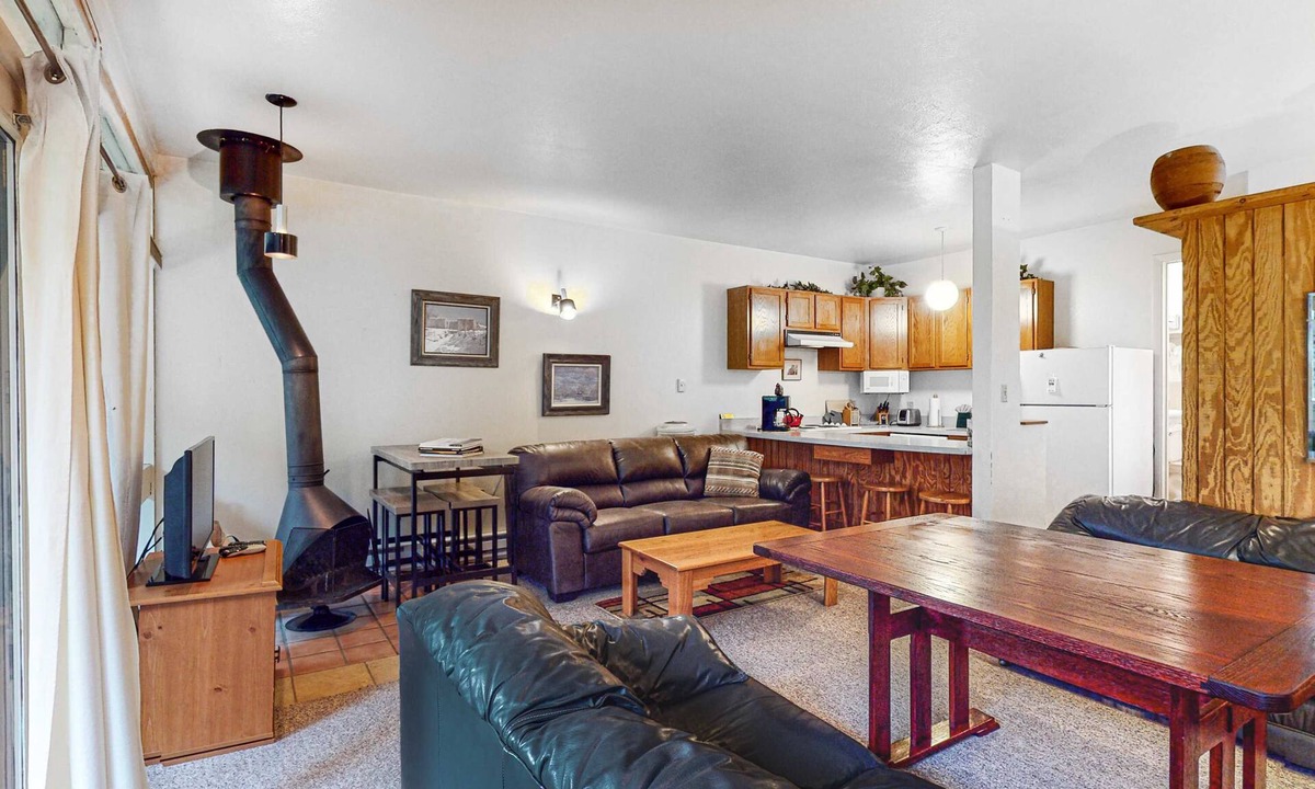 Taos Ski Valley Condo | Sierra Del Sol 5 - Hot Tub, Walk to Lifts & Town