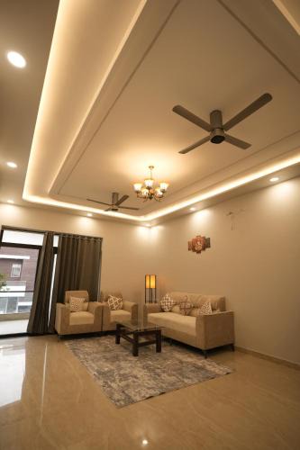 Gomti Nagar House | Singh's homestay emmar