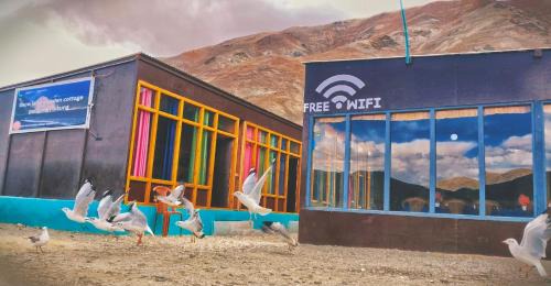 Leh Hotel | snow land wooden cottage