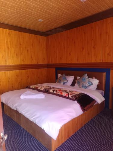 Leh Hotel | snow land wooden cottage