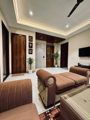 Zirakpur Apartment | Snug Haven Royal 3BHK Escape