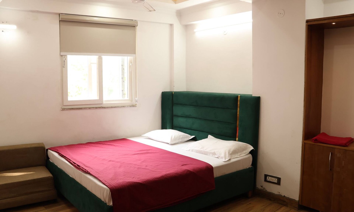 Bullawala Apartment | Spacious 6-bedroom apartment with WiFi, AC in Sahastradhara Helipad, Dehradun
