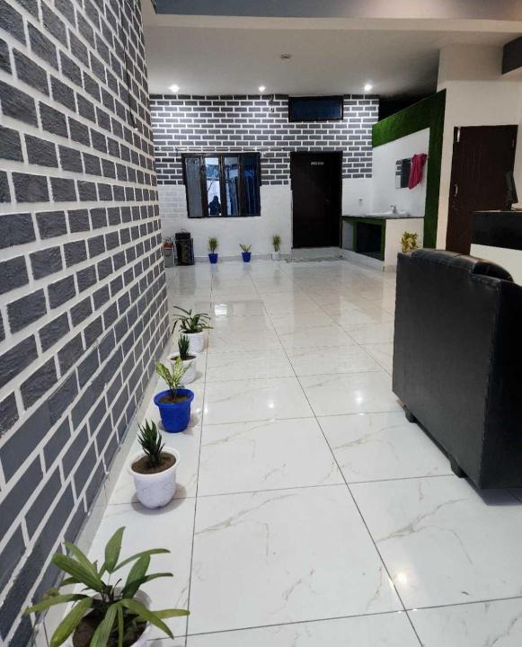 Bullawala Hotel | SPOT ON Hotel The Selaqui Paradise
