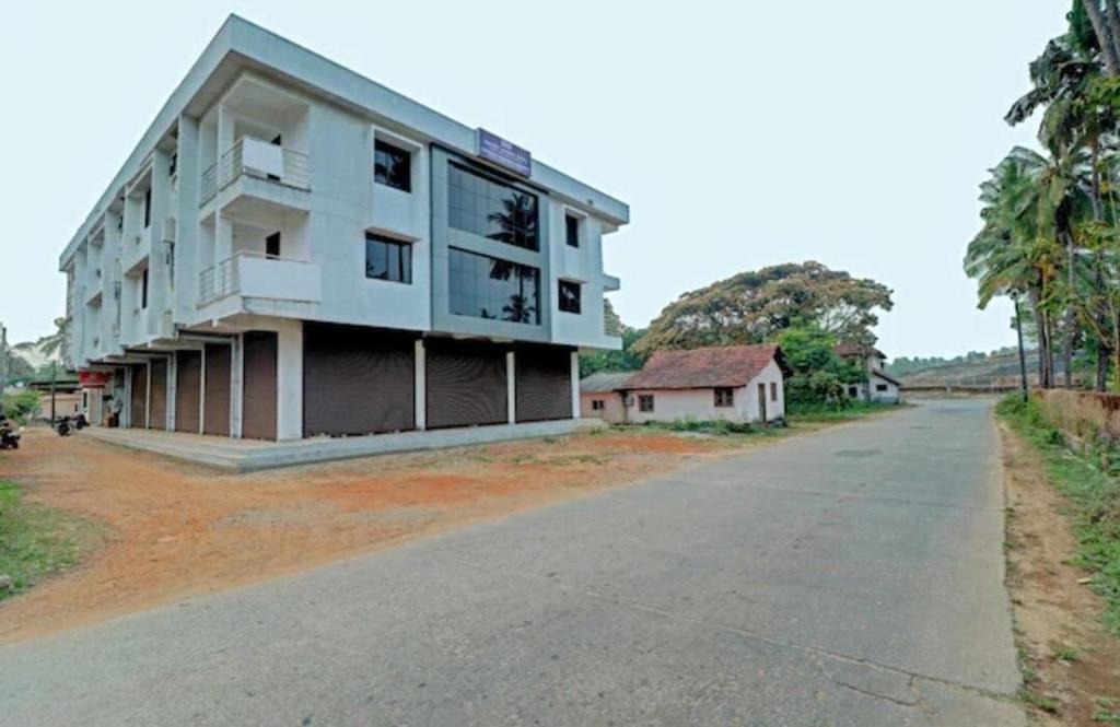 Karkala Hotel | SPOT ON V D Residency