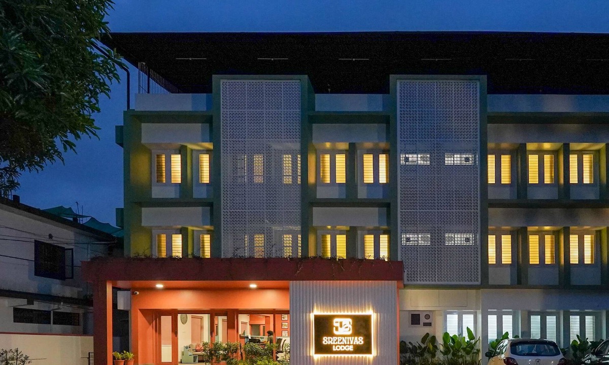 Kozhikode Hotel | Sreenivas Lodge by Copperfolia