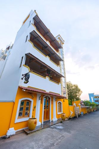 Mudaliarpet Hotel | Sri Balaji Villas Pondicherry with Car Parking