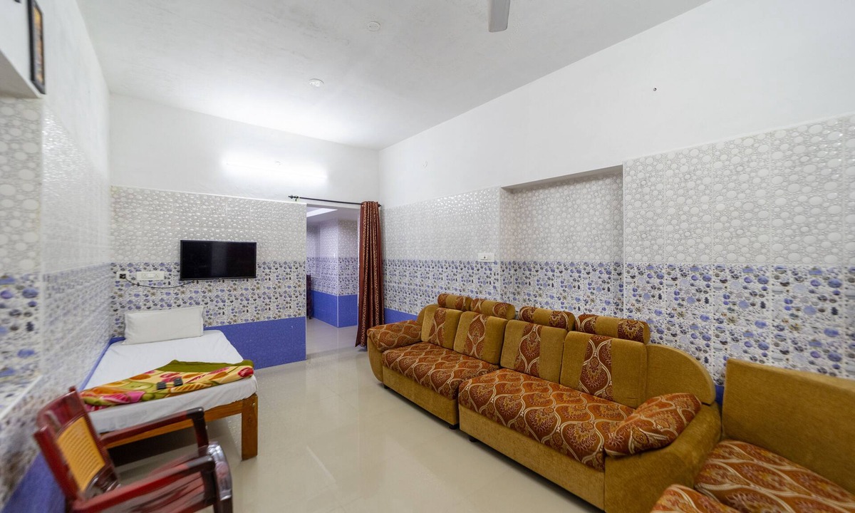 Valparai Hotel | Sri Nandha Luxury Comforts