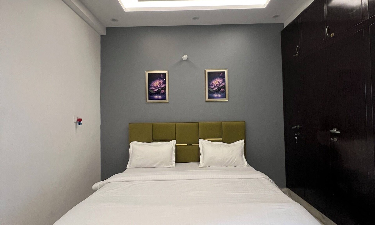 Greater Noida Apartment | Stay smart at Book N Go HomeStay – Cozy vibes, great location & homely comfort