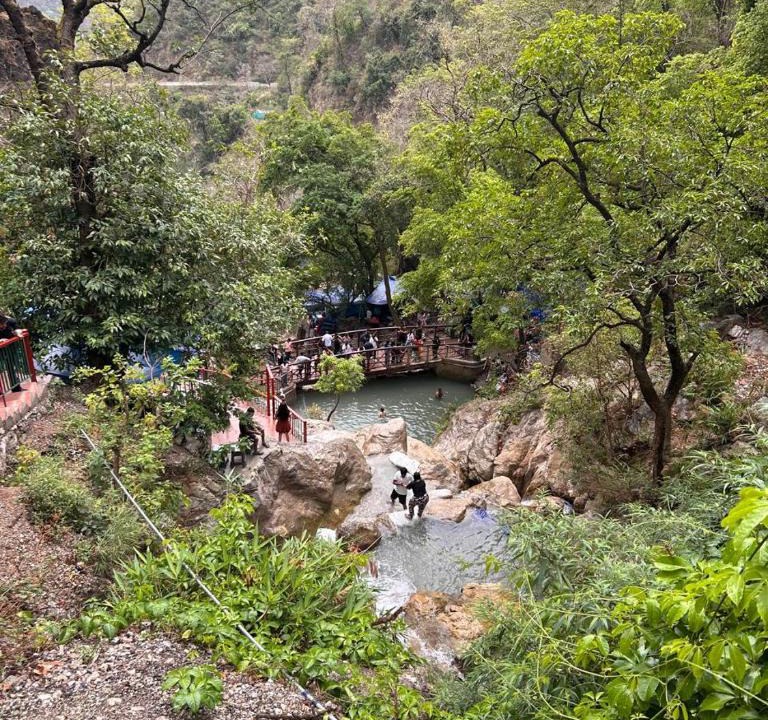 The Mall Road Hotel | Stay With Hills Inn Mussoorie