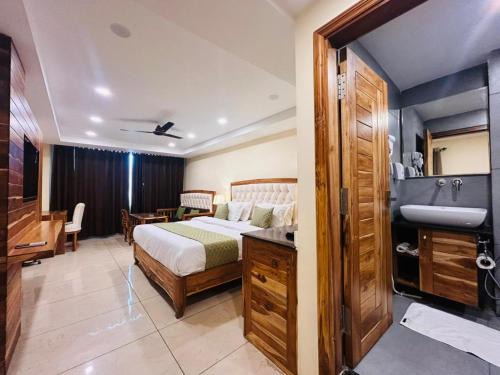 The Mall Road Hotel | Stay With Shubham Hills View