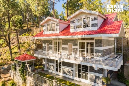 Kumarhatti Villa | StayVista at Crescent Peak with Bonfire & Gazebo